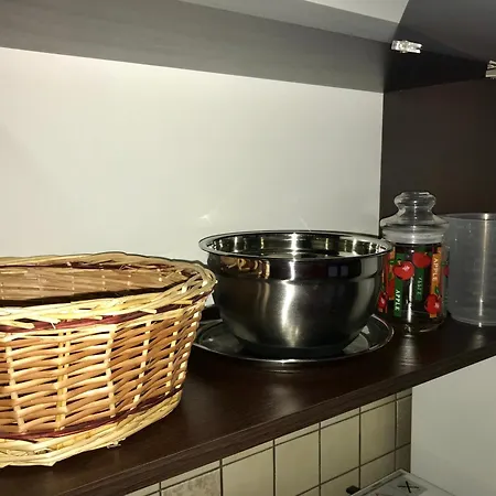 Large In The Center 무카체베