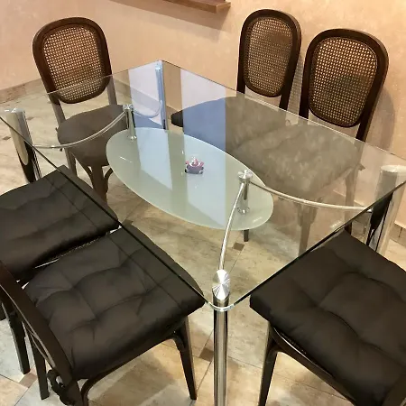 Large In The Center 아파트