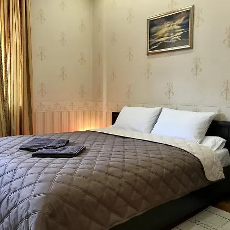 아파트 Large In The Center