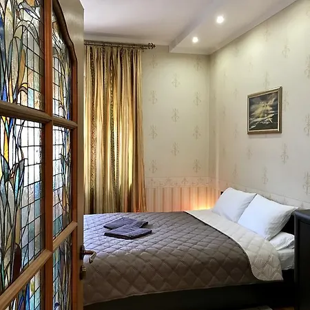 Large In The Center Apartment *