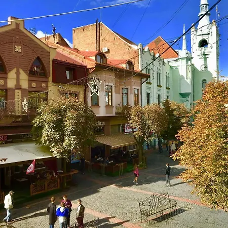 Large In The Center 아파트